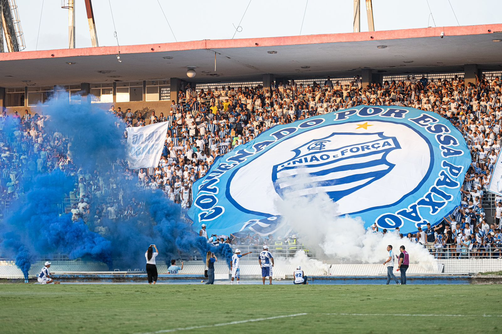 Estádio e torcida do CSA